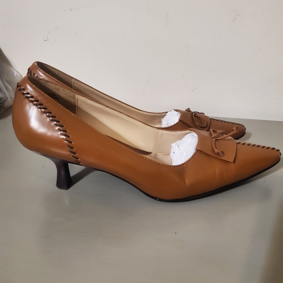 Laura Ashley Tan Leather Heels - Picture 4 of 6